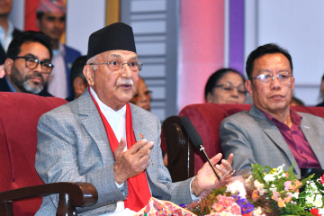 माधव नेपाललाई सम्झँदै ओलीले भनेः वरिष्ठ नेता भएर किचकिच गर्दिनँ, अध्यक्षलाई सहयोग गर्छु