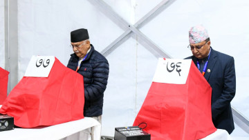 एमालेमा नयाँ नेतृत्वका लागि मतदान सुरु (तस्वीरहरू)