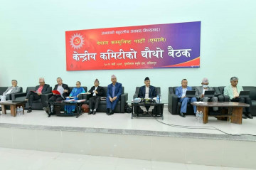 ओलीलाई भावी प्रधानमन्त्रीका रुपमा अगाडि सारेर चुनावमा होमिने एमालेको निर्णय 
