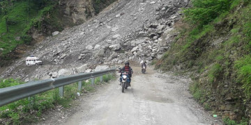 पहिरोले अवरुद्ध जयपृथ्वी राजमार्ग खुल्यो