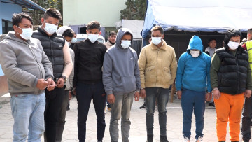 काठमाडौंमा नक्कली मदिरा बनाउने नौ जना पक्राउ, ठूलो परिमाणमा नक्कली अन्तः शुल्क स्टिकर पनि बरामद
