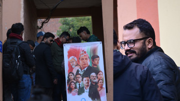 रवि–बालेन वार्तास्थलमा चहलपहल, फिल्मको प्रचारका लागि ‘पाँडे’ले राखे ब्यानर (तस्वीरहरू)