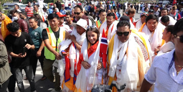 कीर्तिमानी पर्वतारोहीलाई स्वागत