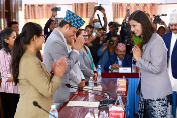 १२ वटै संसदीय समितिका सभापतिले लिए शपथ [तस्वीरहरू]