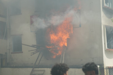 पेरिसडाँडास्थित माओवादी मुख्यालयमा पनि आगजनी