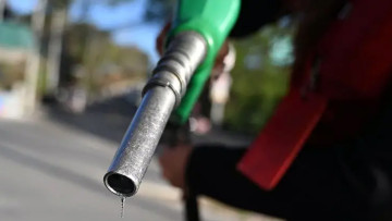 डिजल र मट्टीतेलमा प्रतिलिटर ३० रुपैयाँ मूल्य वृद्धि, निगम भन्छ– अझै घाटा लागिरहेको छ