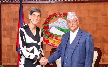 स्वीस राजदूतलाई प्रधानमन्त्री ओलीको आग्रह- नेपालमा लगानी बढाएर सहयोग गर्नुस्  