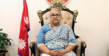 प्रधानमन्त्री र निर्वाचन आयोगका पदाधिकारीबीच छलफल हुँदै 