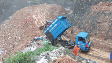 अदालतको साथले १२ दिनपछि पोखराको २८ गाडी फोहोर ल्यान्डफिल साइटमा विसर्जन