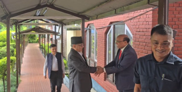 रविले बोलाएको सर्वदलीय बैठकमा सहभागी हुन सिंहदरबार पुगे प्रचण्ड