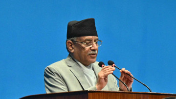 कांग्रेसलाई प्रधानमन्त्री प्रचण्डको आग्रह- संसद नै निल्ने प्रयास हुनसक्छ, संसद बचाउनुहोला