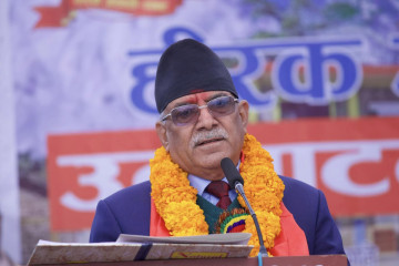 प्रधानमन्त्रीको शपथ लिएपछि शहीद स्मारक पुगे प्रचण्ड