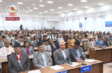 संसदमा प्रचण्ड र बादल एकैठाउँ