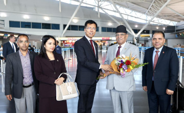 जोन एफ केनेडी अन्तर्राष्ट्रिय विमानस्थलमा ओर्लिए प्रधानमन्त्री प्रचण्ड