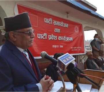 कम्युनिस्ट राजनीतिमा केपी ओली 'कुहेको अण्डा'जस्तै भइसके : प्रचण्ड