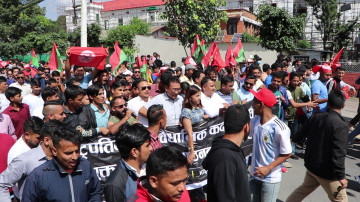 राष्ट्रपति भण्डारीकाे विरोधमा संयुक्त विद्यार्थी संगठनको प्रदर्शन  (फोटो फिचर)
