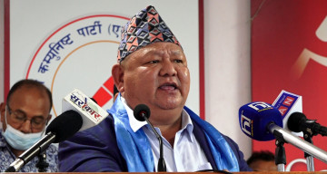 ठाउँठाउँमा भेला गरेर कांग्रेस नेताहरू डोटीमा गठबन्धन नगर्ने भन्दै हिँडेका छन्, त्यसो भए कतै नगरौँ: प्रेम आले