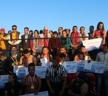 हाइअल्टिच्युड राष्ट्रिय रिङ रेस्लिङ:  चट्टान बने हेभीवेटका च्याम्पियन 
