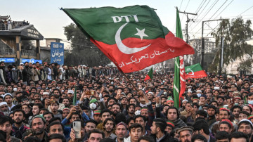 पाकिस्तान चुनावः स्वतन्त्र जितेका इमरान खानका सांसदको भविश्य के हुन्छ ? 