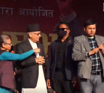 ओलीको गोडा ढोगेर पुण्य गौतम एमाले छिरे