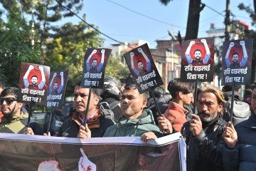 रवि लामिछानेलाई रिहाइ गर्न माग गर्दै माइतीघरमा प्रदर्शन (तस्वीरहरू)