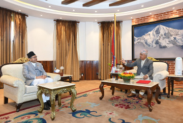 विधेयक फिर्ता पठाएको भोलिपल्टै राष्ट्रपति पौडेललाई भेट्न शीतलनिवास पुगे सभामुख घिमिरे 