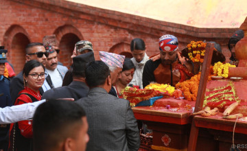 राष्ट्रपति पौडेलले गरे शालीनदीमा पूजा अर्चना