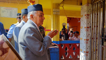 राष्ट्रपति पौडेलद्वारा जलेश्वरनाथको पूजा