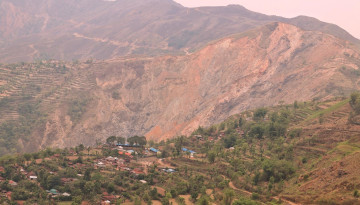 ‘गाउँको शिरमा भिर छ, त्यही भिर कतिबेला खस्ने हो राम्चेगाउँवासीलाई पिर छ’
