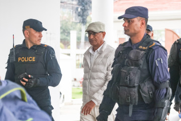 रमेश लेखक पक्राउमा सर्वोच्चको कारण देखाऊ आदेश जारी