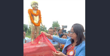 रञ्जिता श्रेष्ठले गरिन् टीकापुर घटनामा मारिएका बालकको सालिक अनावरण