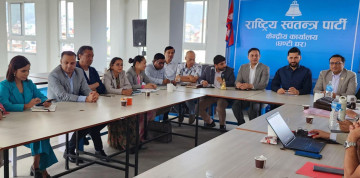रास्वपाको केन्द्रीय समिति बैठक जारी, मुकुल ढकालमाथि कारबाही गर्नेबारे छलफल
