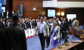 प्रतिनिधिसभामा रास्वपा र राप्रपाको अवरोध कायमै, सभामुखले पेलेर अघि बढाए बैठक
