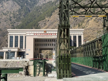 रसुवागढी नाकाबाट सरसामान तथा सवारीसाधन धमाधम आयात