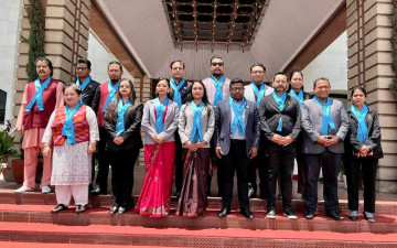 नीलो रिबन लगाएर संसदमा पुगे रास्वपाका सांसद (फोटो फिचर)