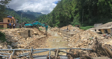रोशी किनारको बस्ती जोगाउन के गर्दै छ स्थानीय सरकार ? (तस्वीरहरू)