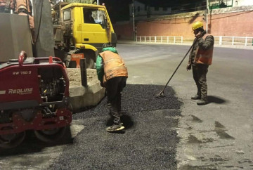 काठमाडौंका सडकका खाल्डाखुल्डी तत्काल मर्मत गर्न सडक एम्बुलेन्स सञ्चालनमा