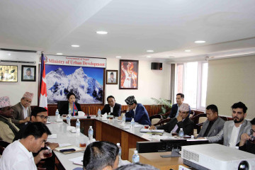 फोहोरको मात्रा घटाउन प्लास्टिकको प्रयोग रोकौँ: मन्त्री गुरूङ