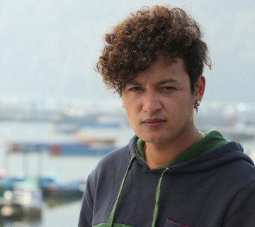 'महानायक'को परिभाषा बुझ्दिनँ भनेका सलोनले मागे माफी