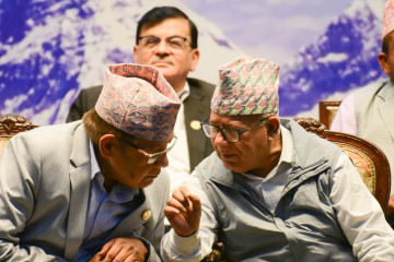 एसमा समाहित हुँदाका बखत वामदेवको हाउभाउ, सात तस्वीरहरू