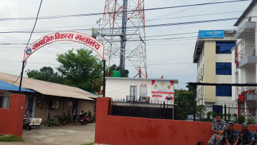 निजी अस्पतालका सञ्चालकसँग साठगाँठ गरेर जनस्वास्थ्य ऐन संशोधन गर्दै सुदूरपश्चिम प्रदेश सरकार