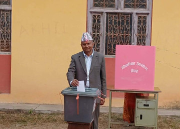 एमाले महासचिव शंकर पोखरेलले गरे मतदान