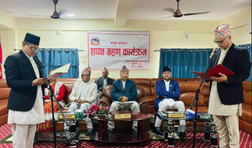 लुम्बिनी सरकारका मुख्य न्यायाधिवक्ता खनालले लिए शपथ