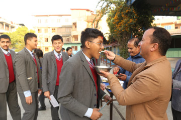 सरले टीका लाएर दही खुवाइदिनुभयो, एसईई दिन जान्छौँ है ! (फोटो फिचर)