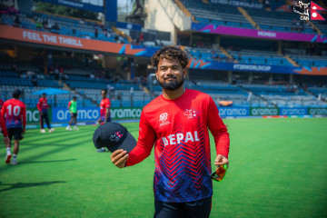 इंग्ल्यान्डलाई पहिलो झट्का, अन्तर्राष्ट्रिय डेब्युमै शेर मल्लले लिए विकेट