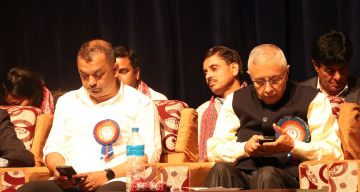 हिजो पार्टी कार्यालयमा धर्ना, आज बत्तीसपुतलीमा भेला भएर छलफल गर्दै शेखर समूह