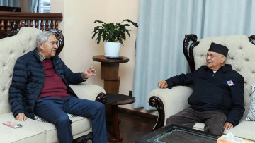 ओलीको ‘बुस्टर डोज’मा फेरि पनि सत्ता खोज्दै छन् देउवा ?