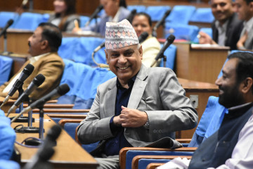 रेडलाइटको विषय उठाएका घिमिरेले किन मागे माफी ?