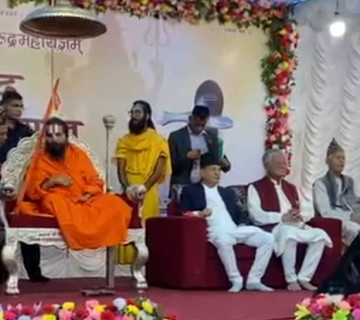 अदालतमा विचाराधीन छ बलात्कार मुद्दा, दायाँबायाँ मन्त्री राखेर सिद्धबाबाले सुरु गरे यज्ञ