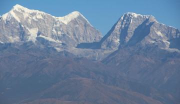 कालापत्थरमा परिणत हुँदै हिउँले टलक्क टल्कने सोलुखुम्बुका हिमाल